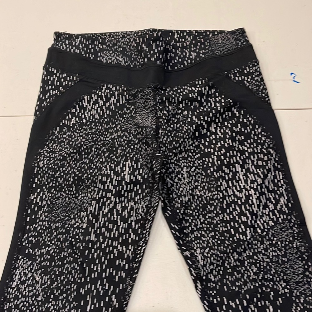 Size Small Women’s Capri leggings